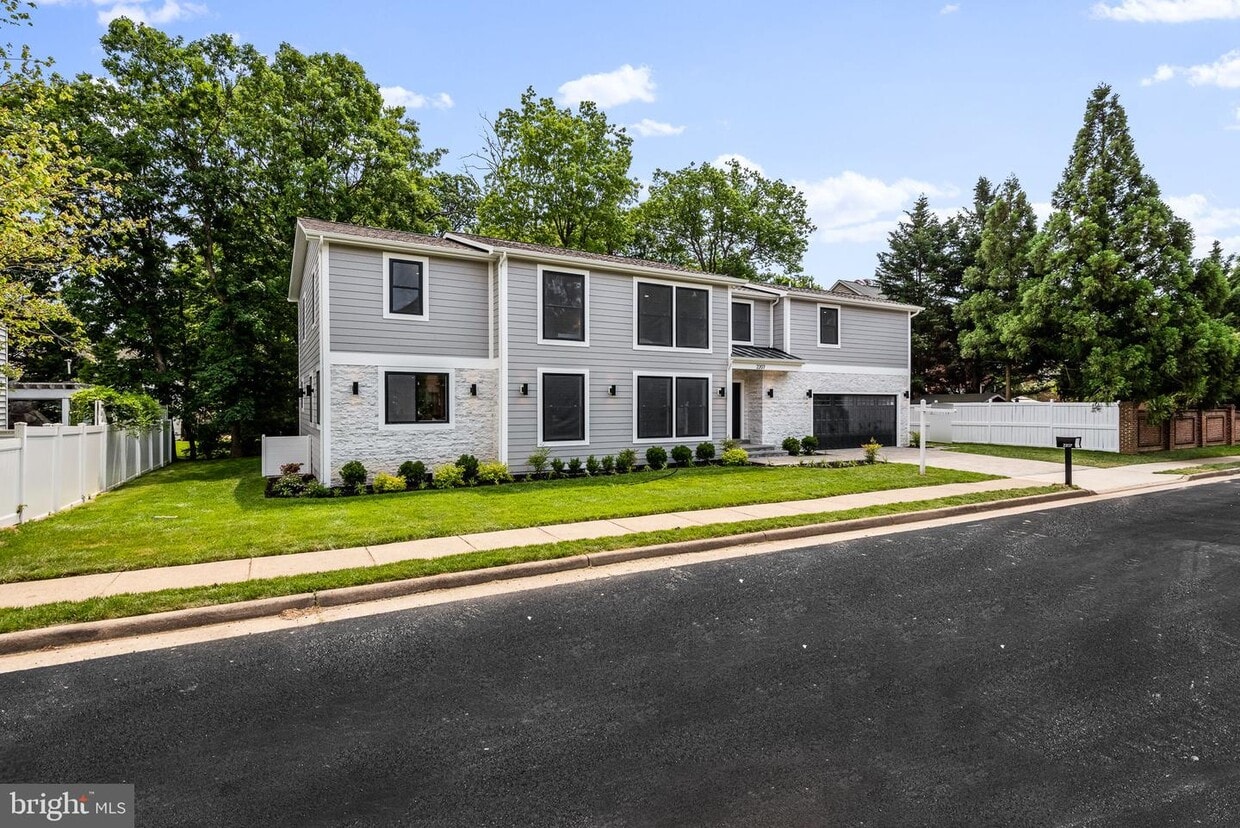 Primary Photo - 2207 Arden St