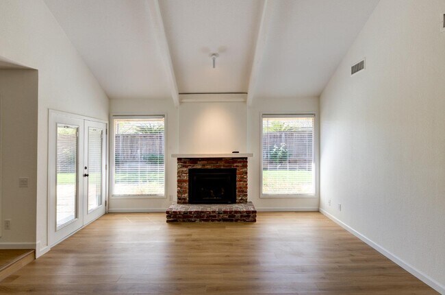 Foto del edificio - 1067 W Sierra Ave