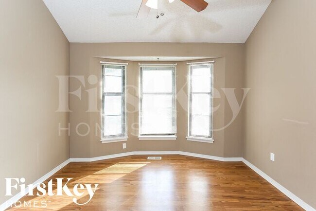 Building Photo - 1617 SE Brome Cir