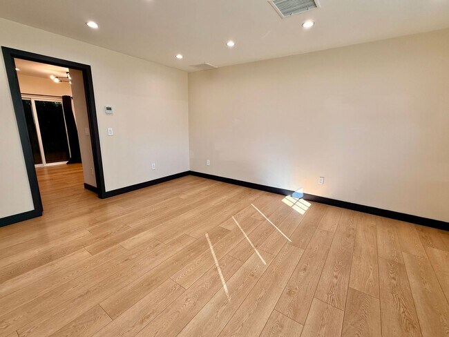 Foto del edificio - 7309 Yarmouth Ave