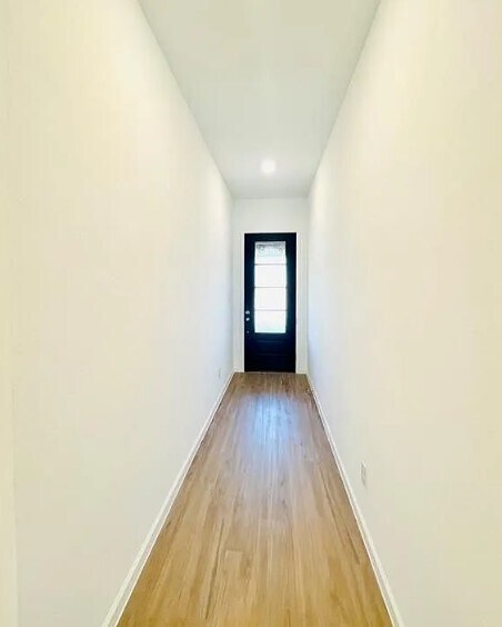 Foto del edificio - 4939 Sky Blf Dr