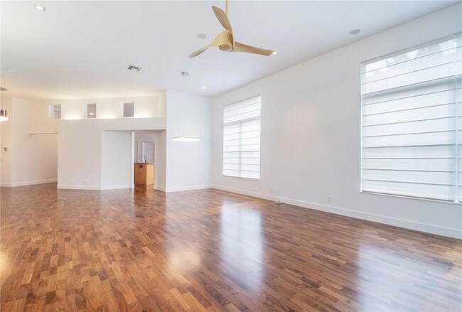 Foto del edificio - 2519 Bay Pointe Court