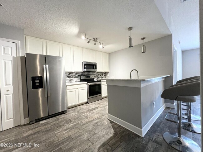 Foto del edificio - 7058 Snowy Canyon Dr