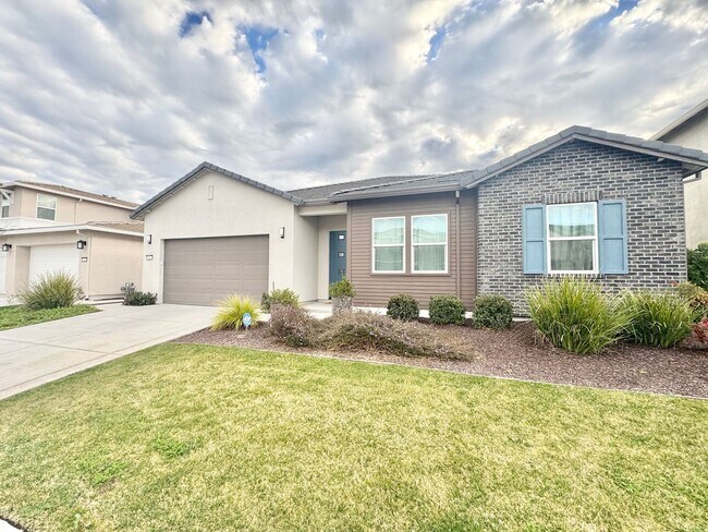 Foto del edificio - Lake front Paradise-Single Story Model Home