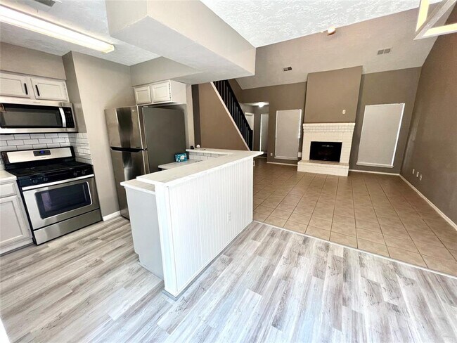 Building Photo - 1302 Chelsea Ln