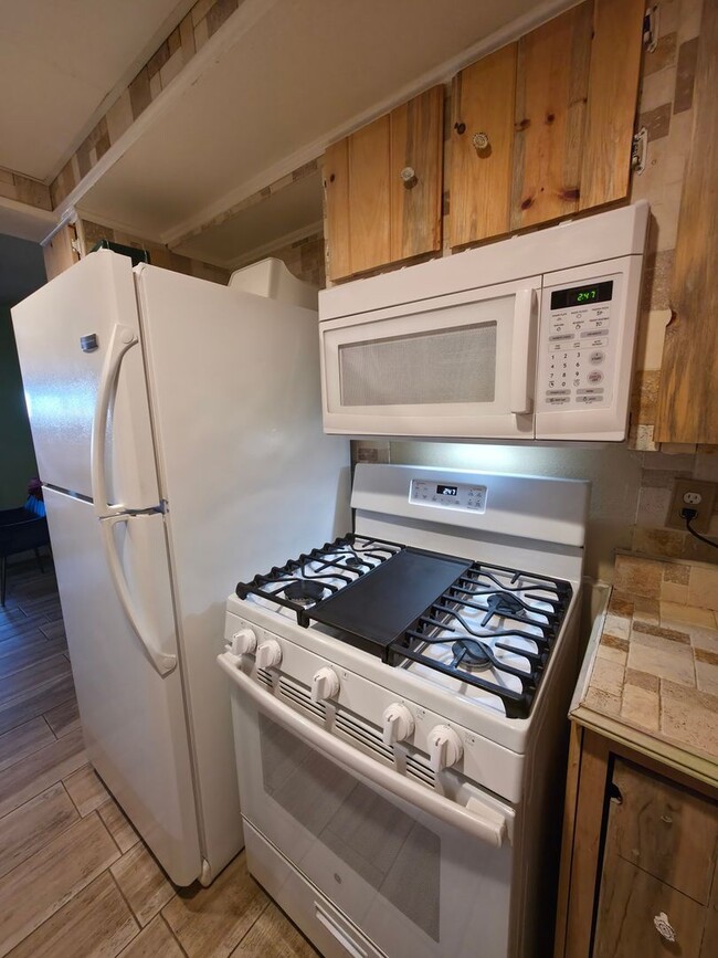 Foto del edificio - 230 Shadybrook Ln