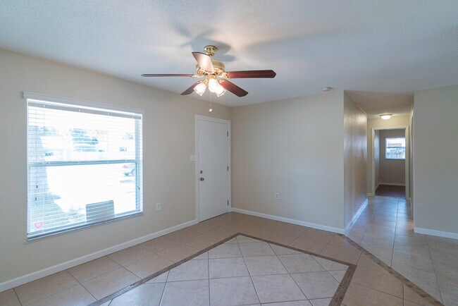 Building Photo - 707 Wynn Dr
