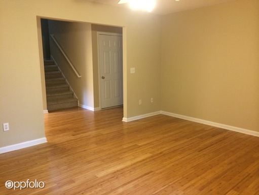 Building Photo - 5 Crestview Ct