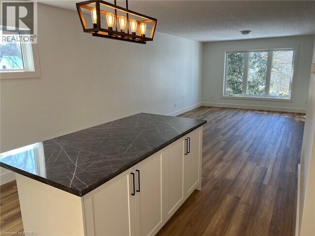 Photo du bâtiment - 70 Leamon St