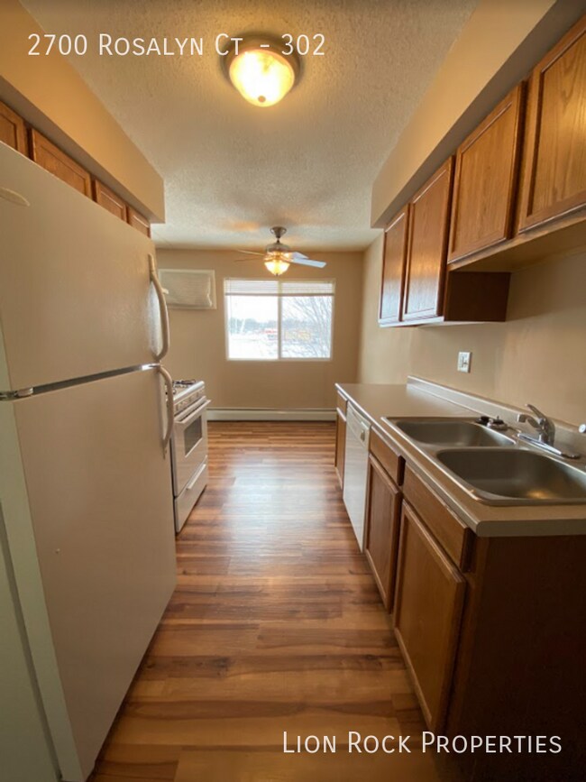 Foto del edificio - 2700 Rosalyn Ct