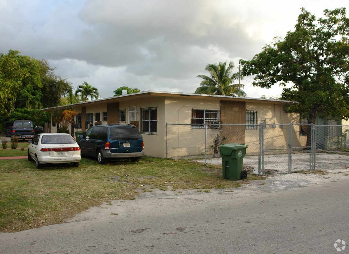 Primary Photo - 5601 NE Miami Pl