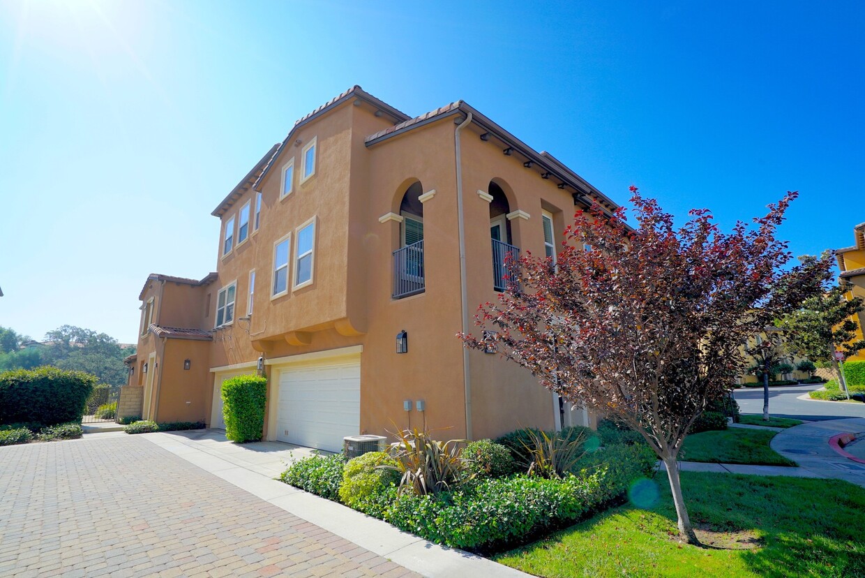 Primary Photo - Westridge 3 Bedroom Townhome Rental in Val...