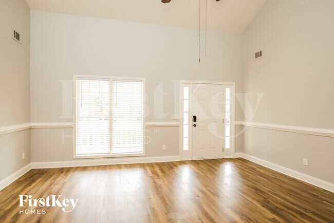 Foto del edificio - 785 Creek View Dr