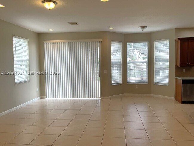 Building Photo - 2515 Glendale Dr
