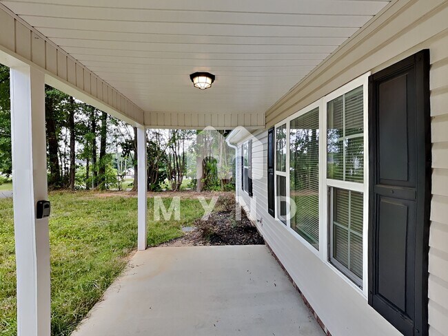 Building Photo - 1848 Haynes Ave