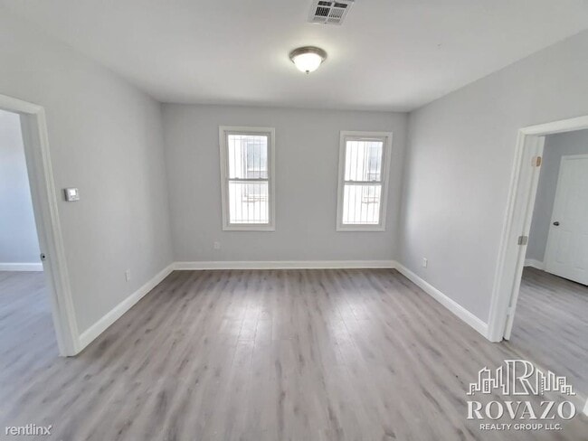 Building Photo - 3 br, 1 bath Apartment - 367 Avon Ave 3