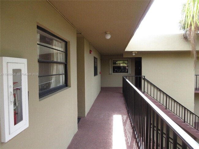 Building Photo - 10835 SW 112th Ave