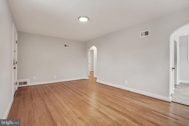 Building Photo - 1605 W Braddock Rd