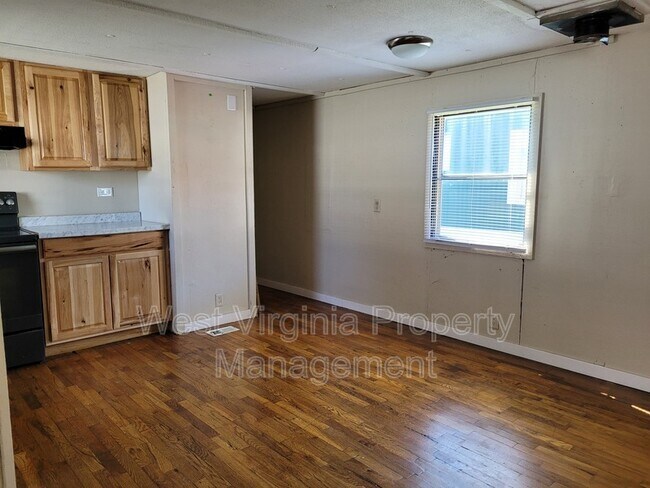 Building Photo - 432 Pocahontas St W