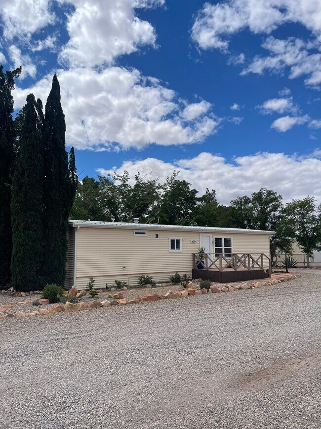 Foto del edificio - Charming fully furnished 2-bedroom, 1-bath home located in Beaver Dam, AZ!