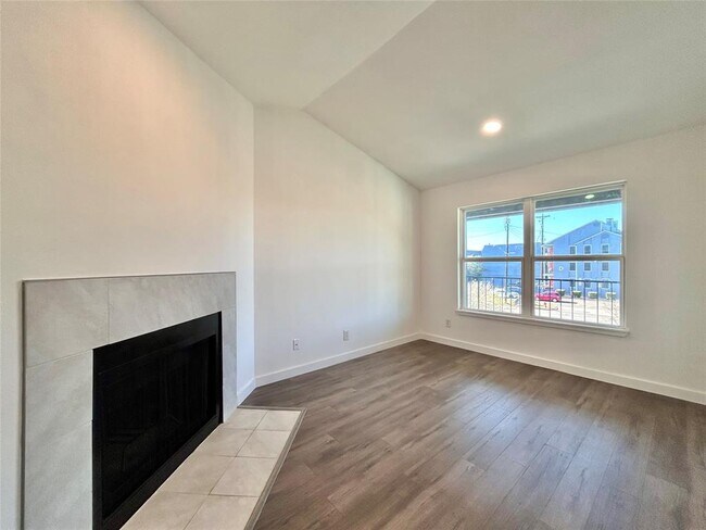 Foto del edificio - 6409 Burns St