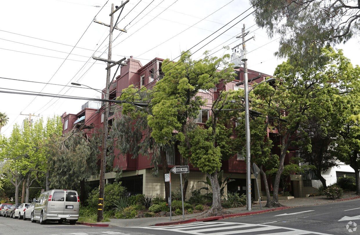 Primary Photo - 3751 Harrison St
