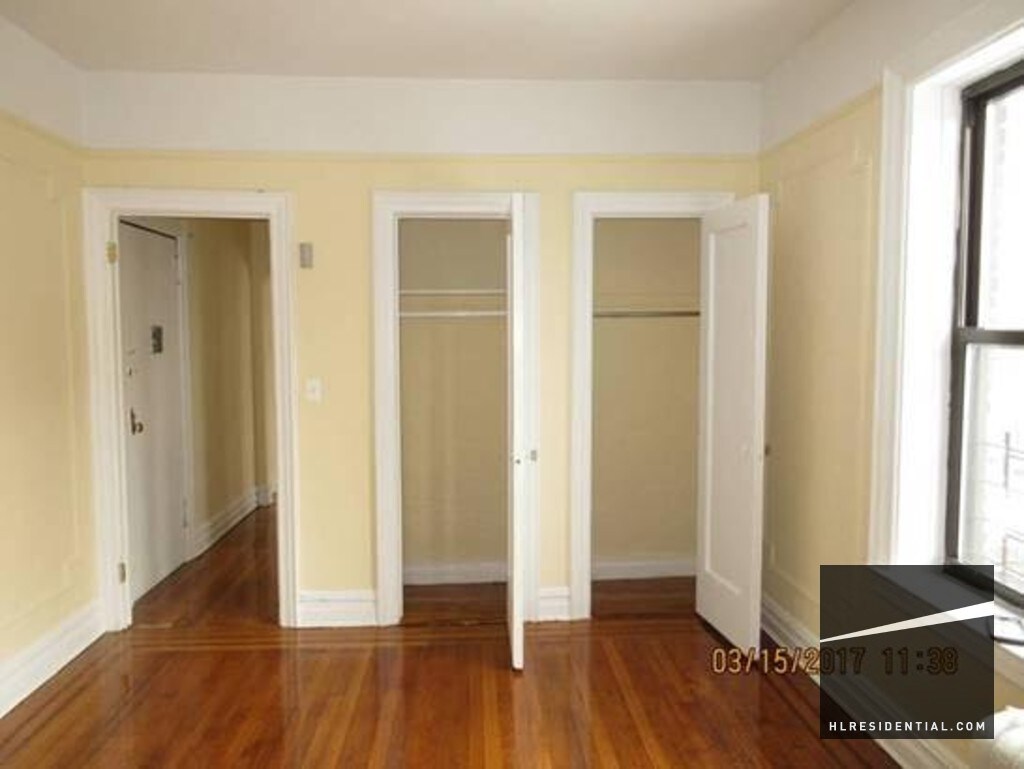 Primary Photo - 4160 Bowne St