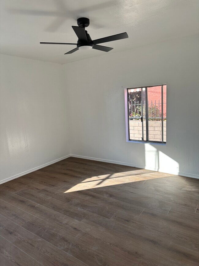 Foto del edificio - 6321 Miles Ave