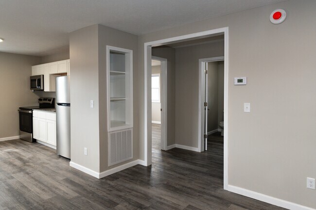 Building Photo - 1309 Main St E