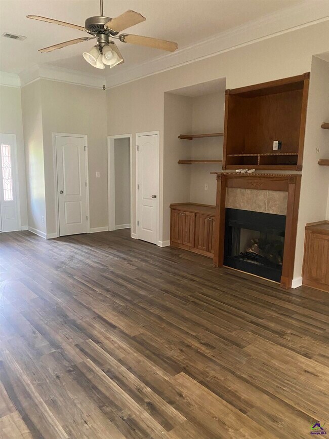 Foto del edificio - 131 Huntley Dr