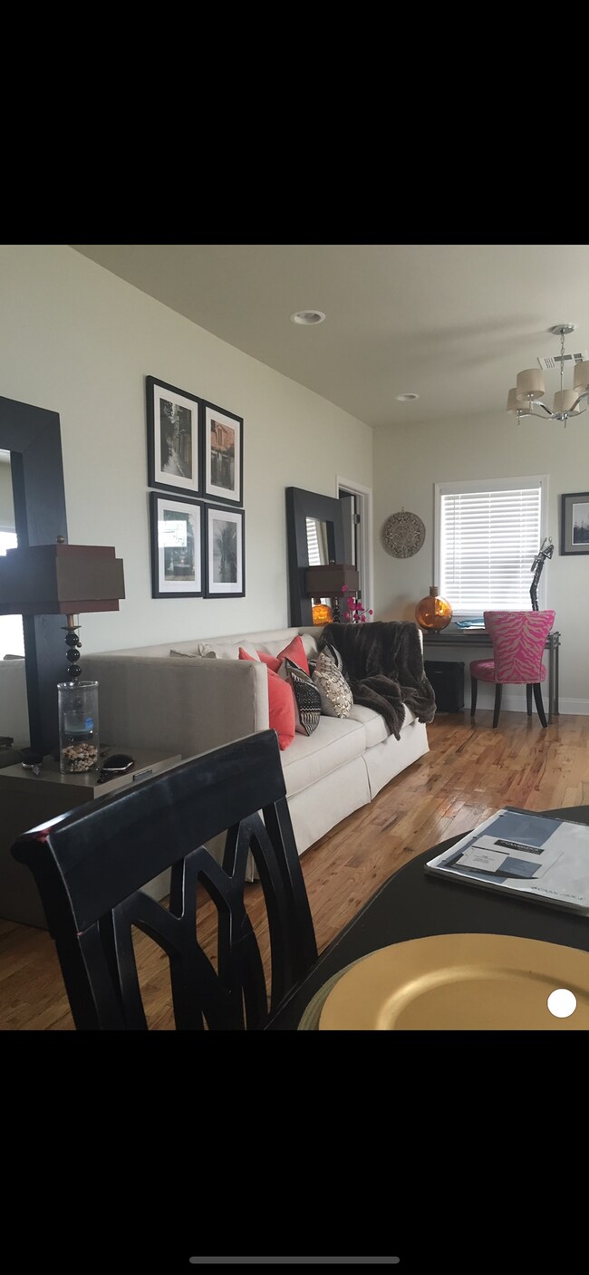 Foto del edificio - 2227 Pauline St