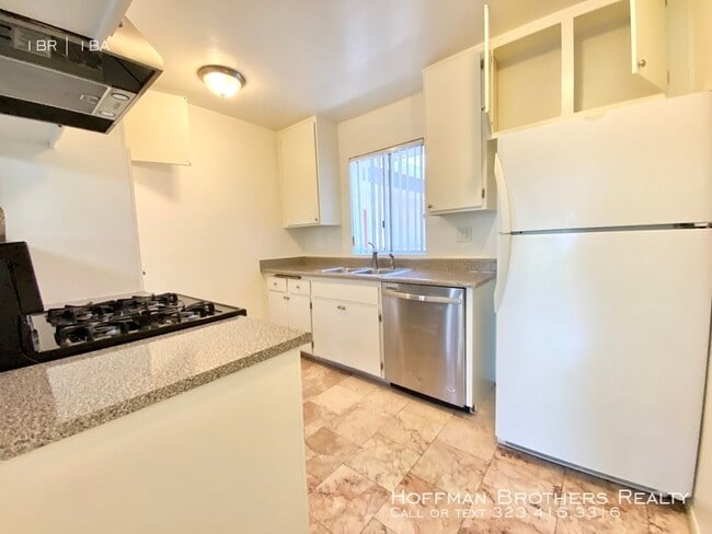 Building Photo - 959 S Gramercy Pl Los Angeles CA 90019