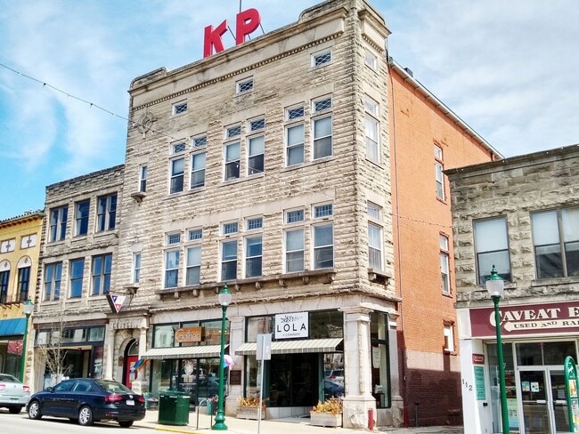 Building Photo - Redmen - Residential