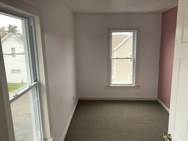 bed 3 - 825 Wood St