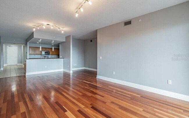 Foto del edificio - 1108 N Franklin St