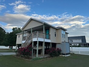 Building Photo - 616 Vista Lake Dr