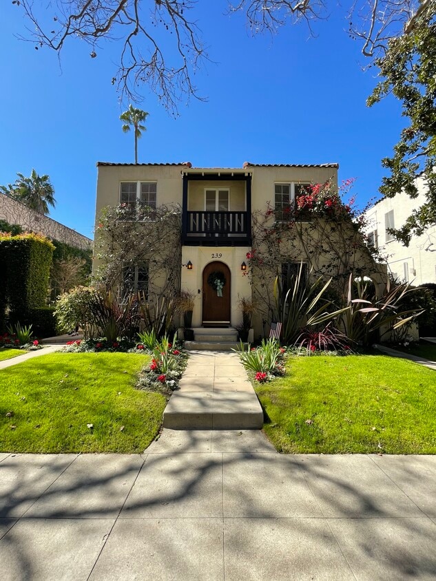 Stunning upstairs unit in Spanish Stucco - 239 N Swall Dr