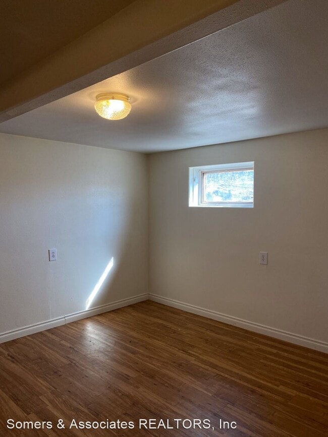 Building Photo - 2445 Loomis Dr