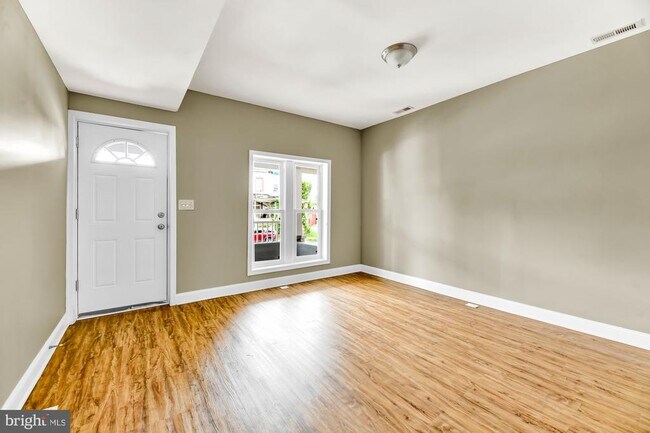 Building Photo - 2414 Baker St