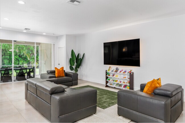 Foto del edificio - 9841 Colonial Walk S