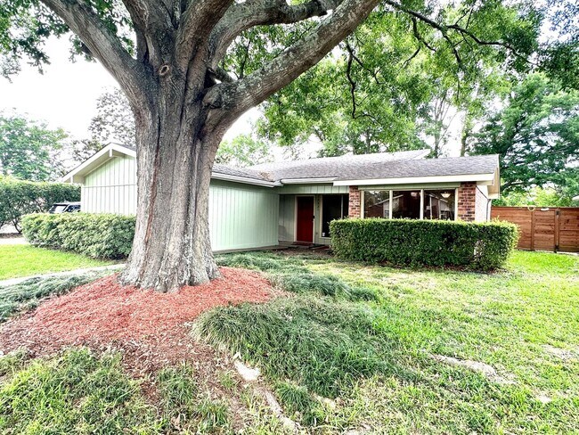 Foto del edificio - 13237 Briargrove Ave