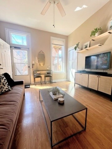 Living Room - 1649 W Superior St