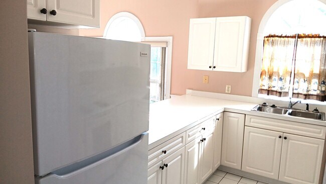 Foto del edificio - Furnished 2 Bedroom, 2 Bath Condo in Little River! Community Pool