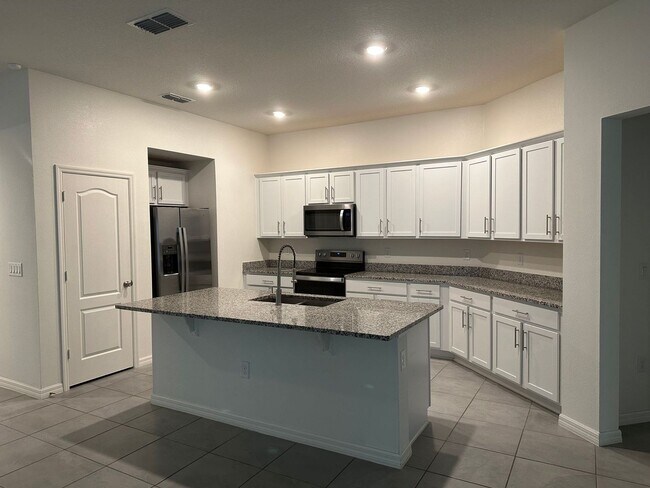 Building Photo - 4 Bedroom, 2 Bath Home in Tivoli Reserve!