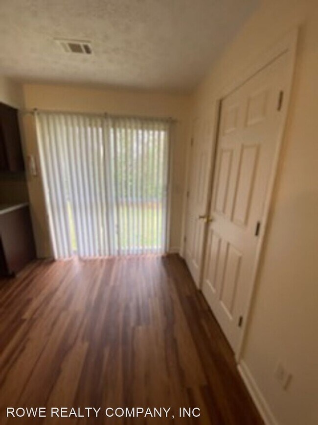 Building Photo - 3 br, 1 bath House - 6035 CAPRI CIRCLE