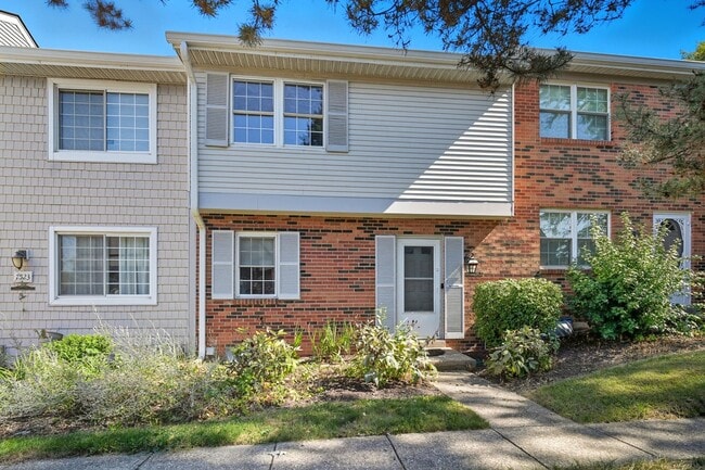 Three Bedroom Condo in West Chester! - Three Bedroom Condo in West Chester!