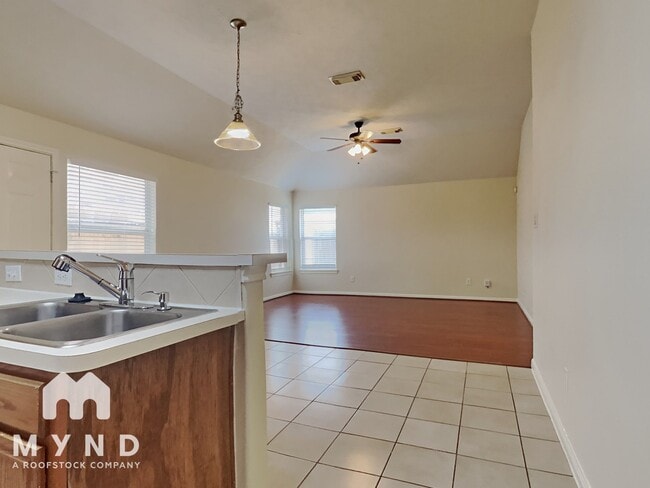 Foto del edificio - 807 Forest Star