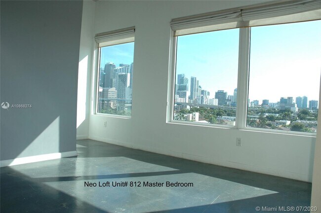 Foto del edificio - 10 SW South River Dr