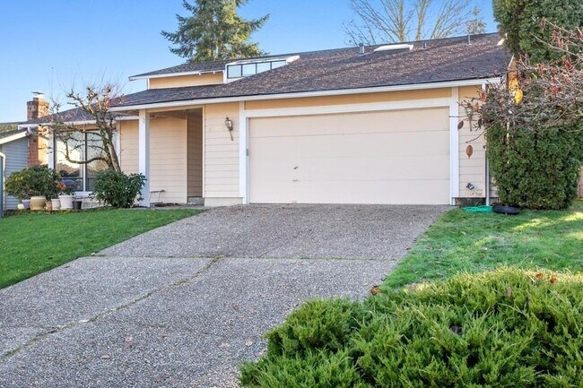 Building Photo - 4 bedroom in Bellevue WA 98008