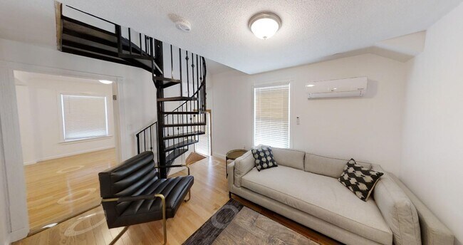 Foto del edificio - 17 Kingman Rd